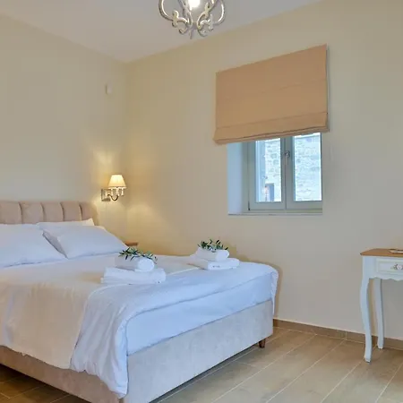 Efmar Exclusive Residences 度假居 伊西翁